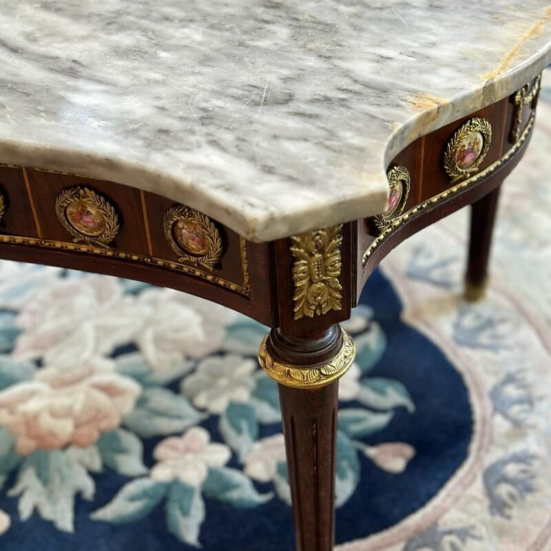 Duo de tables basses style Louis XVI - <span style="color: red; font-size: smaller;">Vendu</span>