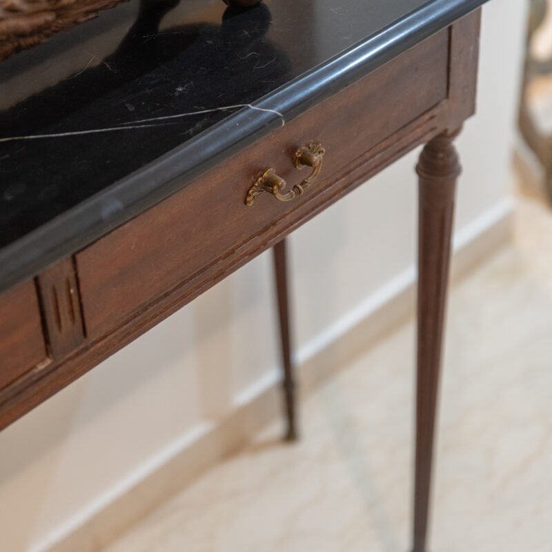 Console Asiatique  - <span style="color: red; font-size: smaller;">Vendu</span>